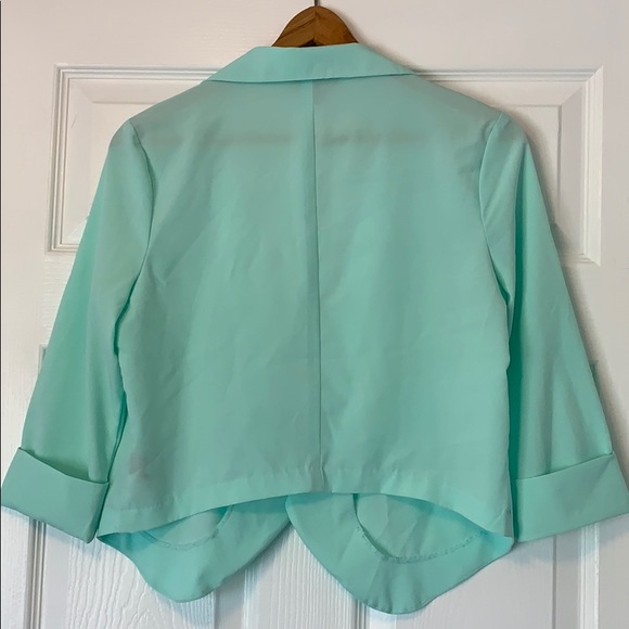 Cropped Blazer - Picture 2 of 3